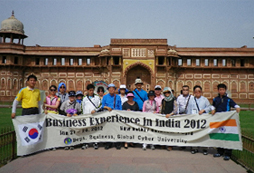 붉붉은성 아그라 성에서 단체 사진